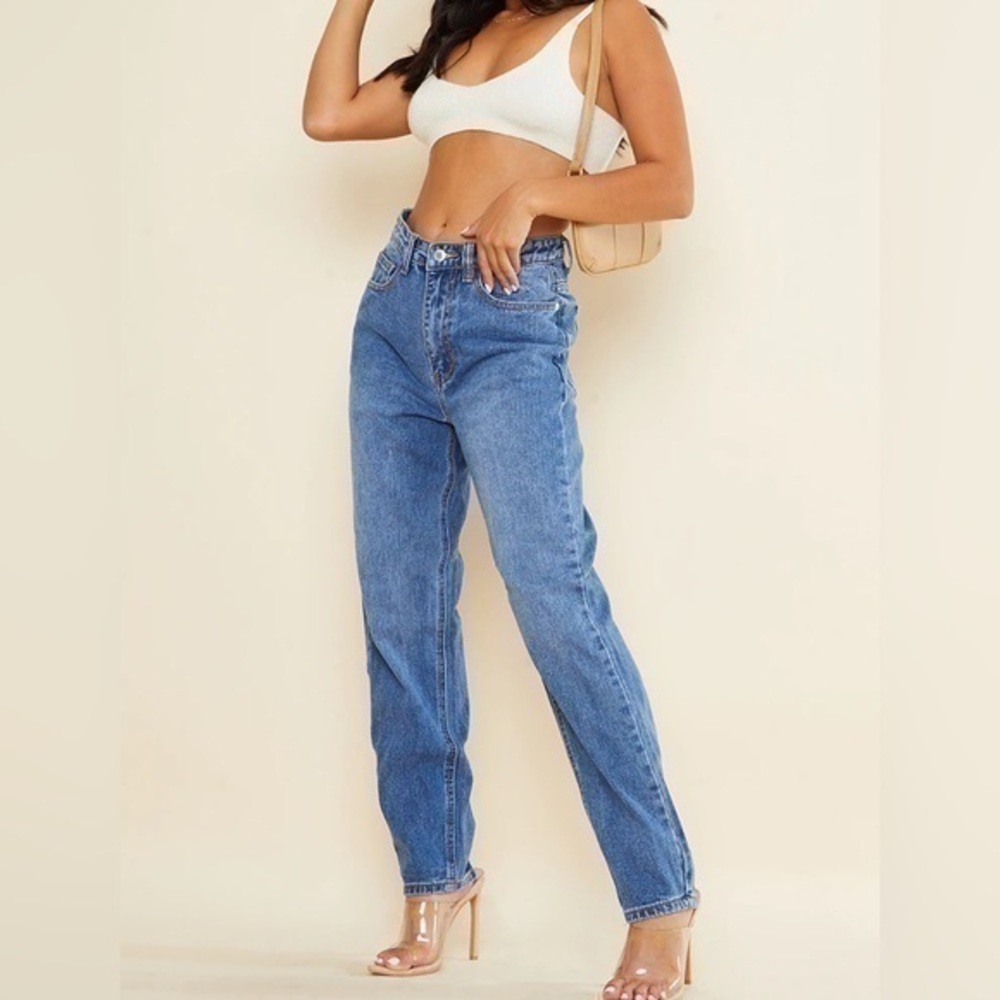 NWT Pretty Little Thing Medium Wash Mom Jeans